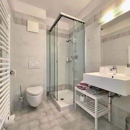 Sunshine @ Rosie Design Apartment *