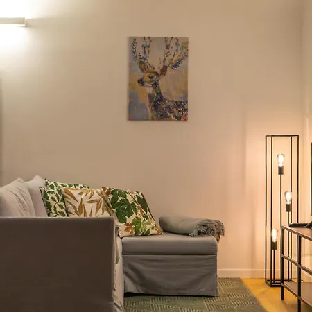 Sunshine @ Rosie Design Apartment