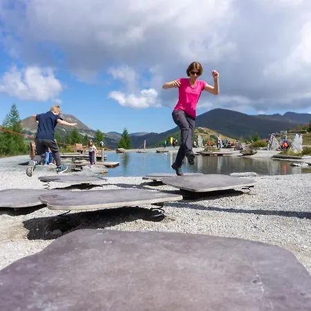 Sunshine @ Rosie Design Apartment